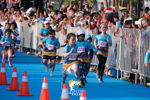 Race photo from PIK NITE RUN 2025