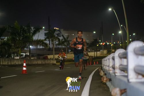 Race photo from PIK NITE RUN 2025