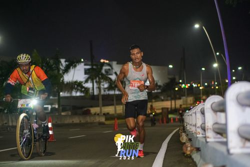 Race photo from PIK NITE RUN 2025