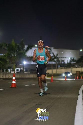 Race photo from PIK NITE RUN 2025
