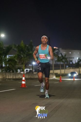 Race photo from PIK NITE RUN 2025