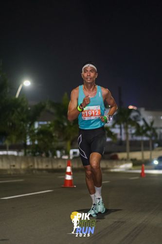 Race photo from PIK NITE RUN 2025