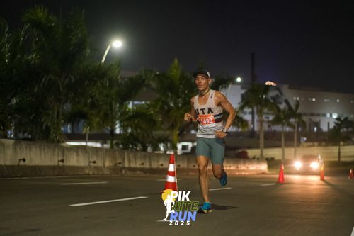 Race photo from PIK NITE RUN 2025