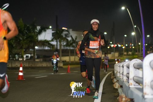 Race photo from PIK NITE RUN 2025