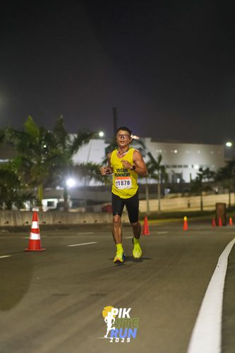 Race photo from PIK NITE RUN 2025