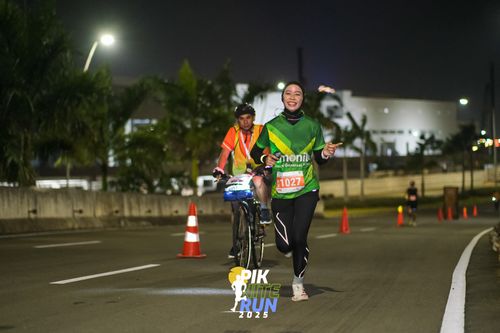 Race photo from PIK NITE RUN 2025