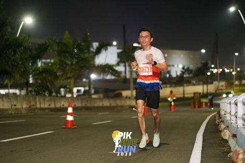 Race photo from PIK NITE RUN 2025