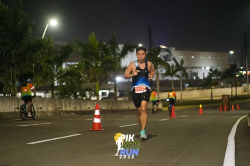 Race photo from PIK NITE RUN 2025
