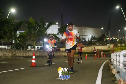 Race photo from PIK NITE RUN 2025