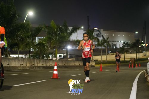 Race photo from PIK NITE RUN 2025