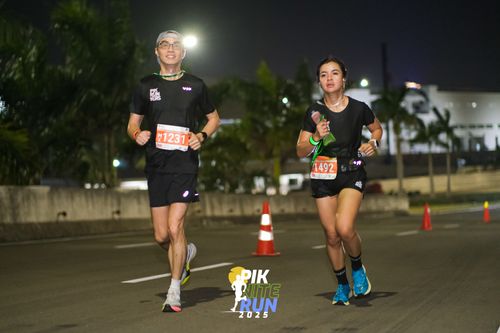 Race photo from PIK NITE RUN 2025