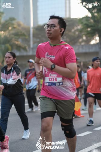 Race photo from Smartfren Run 2025 