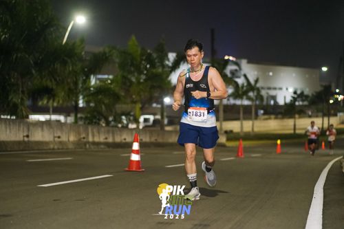 Race photo from PIK NITE RUN 2025