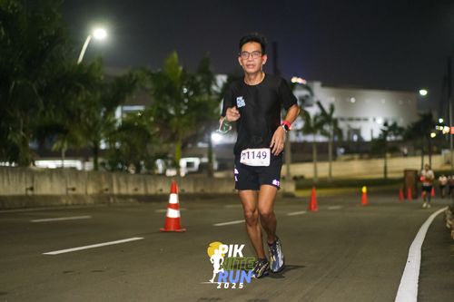 Race photo from PIK NITE RUN 2025