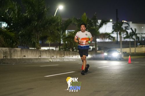 Race photo from PIK NITE RUN 2025