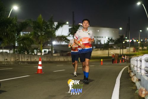 Race photo from PIK NITE RUN 2025