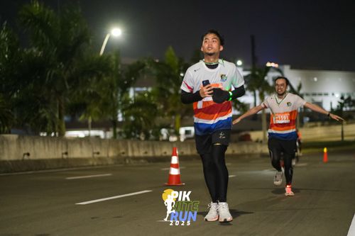 Race photo from PIK NITE RUN 2025