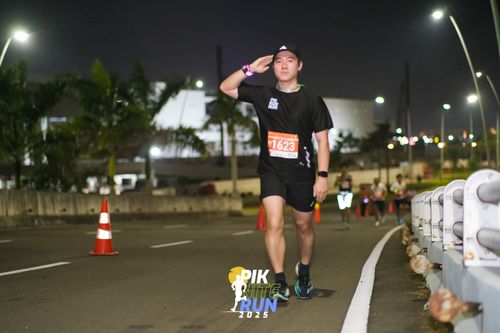 Race photo from PIK NITE RUN 2025