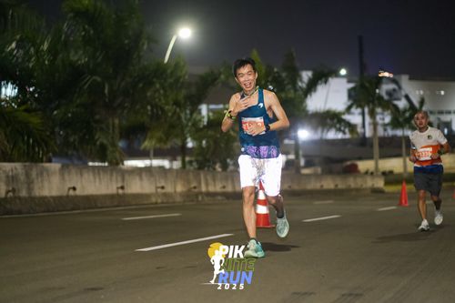 Race photo from PIK NITE RUN 2025