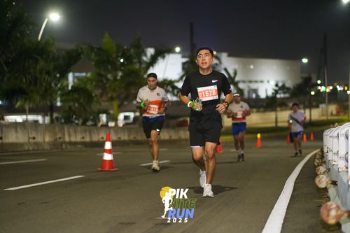 Race photo from PIK NITE RUN 2025