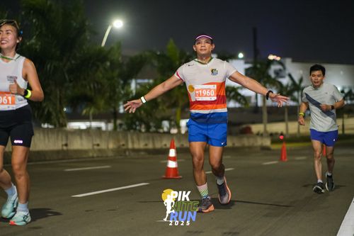 Race photo from PIK NITE RUN 2025