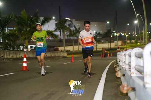 Race photo from PIK NITE RUN 2025