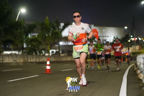 Race photo from PIK NITE RUN 2025