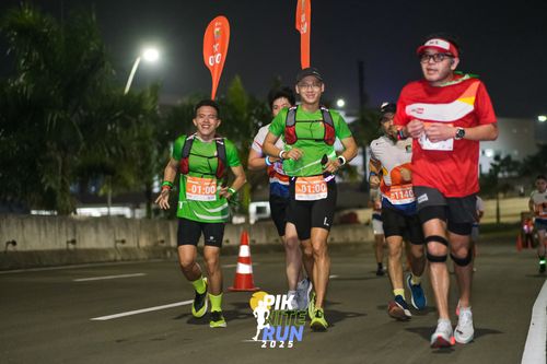 Race photo from PIK NITE RUN 2025