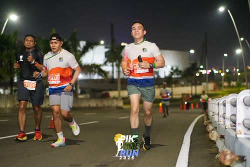 Race photo from PIK NITE RUN 2025