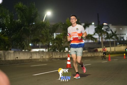 Race photo from PIK NITE RUN 2025