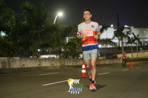 Race photo from PIK NITE RUN 2025