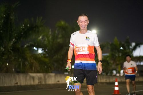 Race photo from PIK NITE RUN 2025