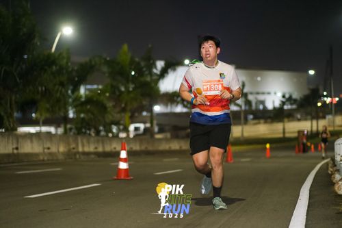 Race photo from PIK NITE RUN 2025