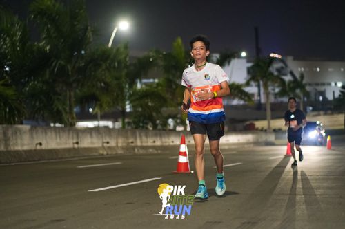 Race photo from PIK NITE RUN 2025