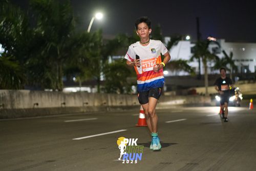 Race photo from PIK NITE RUN 2025