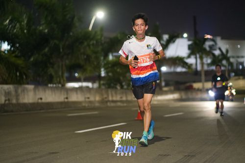Race photo from PIK NITE RUN 2025