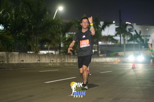 Race photo from PIK NITE RUN 2025