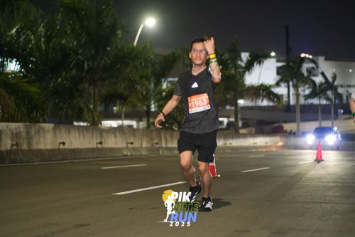 Race photo from PIK NITE RUN 2025