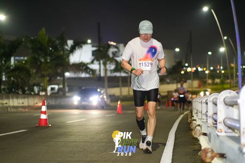 Race photo from PIK NITE RUN 2025