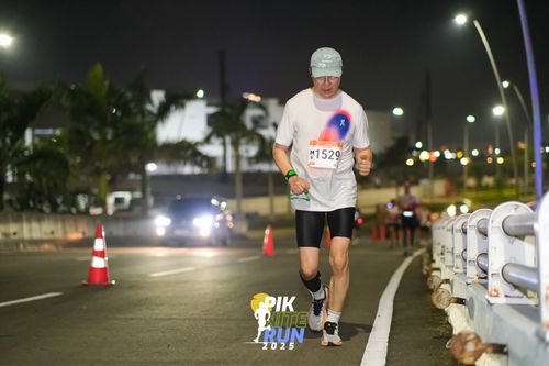 Race photo from PIK NITE RUN 2025