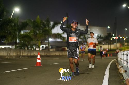 Race photo from PIK NITE RUN 2025