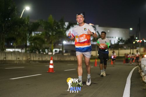 Race photo from PIK NITE RUN 2025