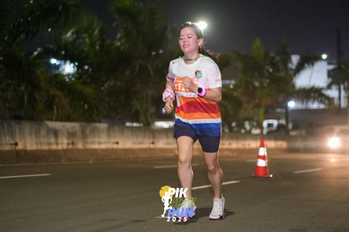 Race photo from PIK NITE RUN 2025