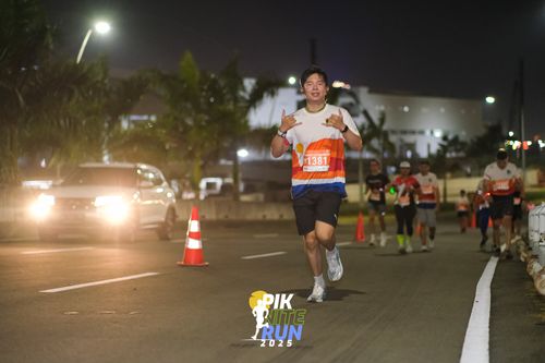 Race photo from PIK NITE RUN 2025