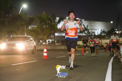 Race photo from PIK NITE RUN 2025