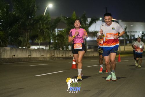 Race photo from PIK NITE RUN 2025