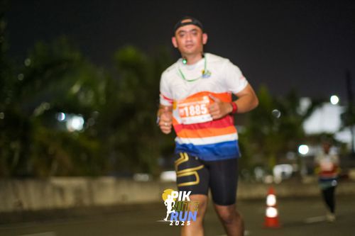 Race photo from PIK NITE RUN 2025