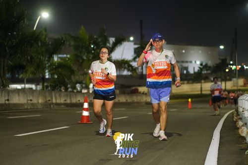 Race photo from PIK NITE RUN 2025