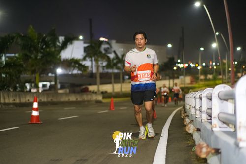 Race photo from PIK NITE RUN 2025