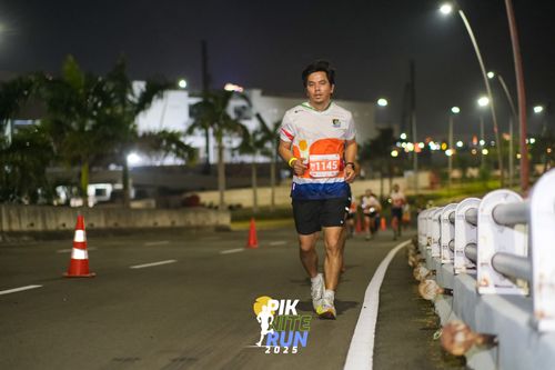 Race photo from PIK NITE RUN 2025